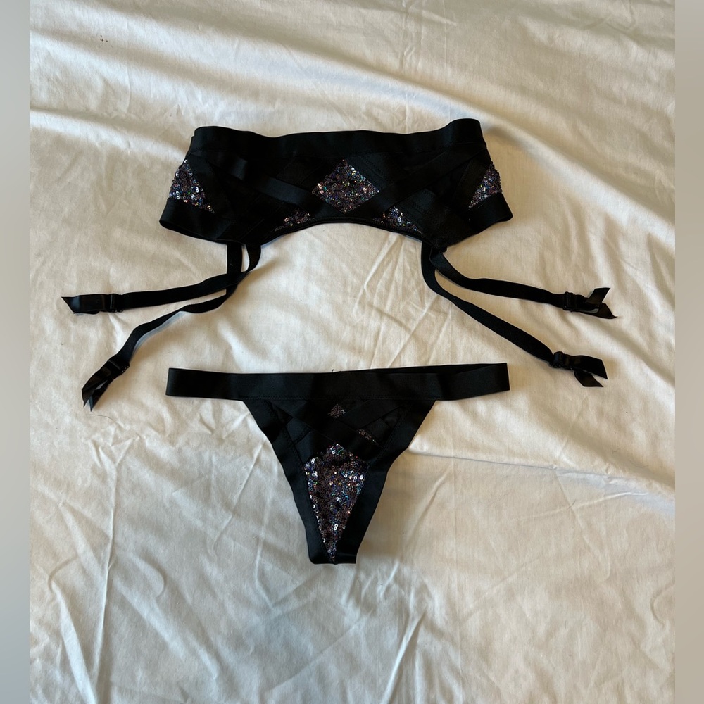 Victoria’s Secret garter & thong. garter size XXS thong size S NEW no tags